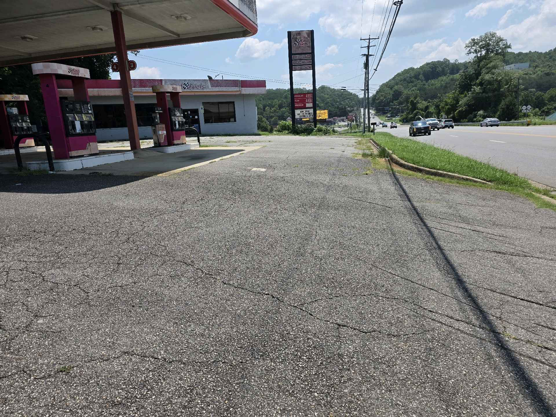 Forecourt + parking area